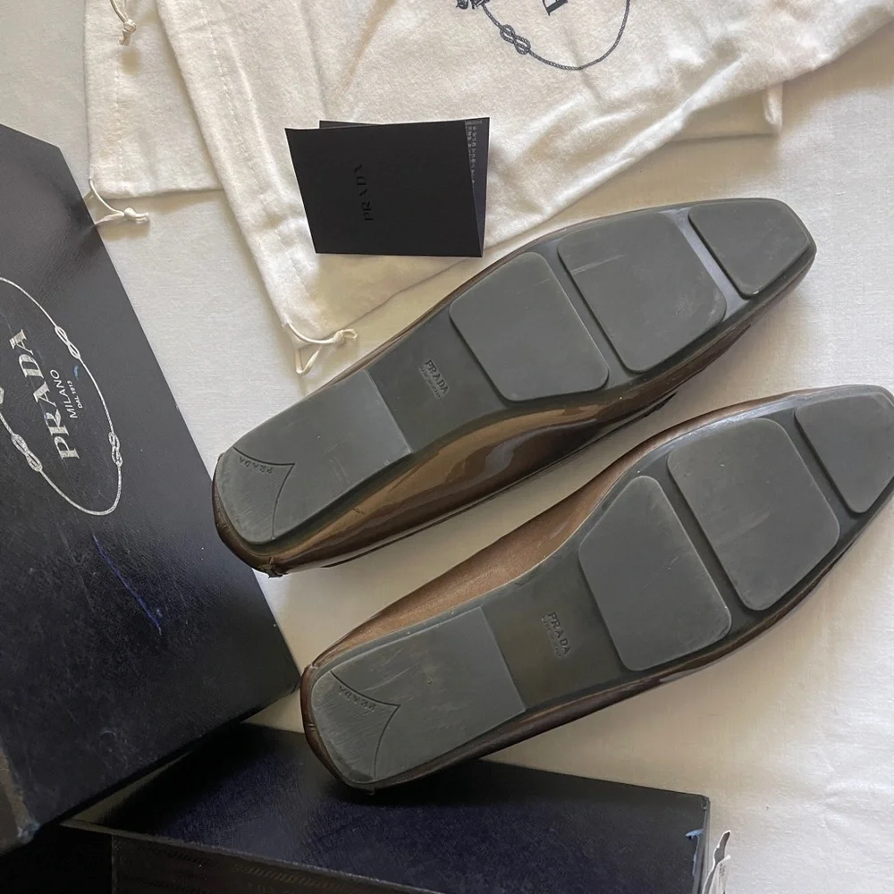 Prada Calzature Donna Fumo Patent Leather Flats Size 37.5 - Picture 3 of 9